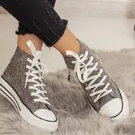 Cum sa porti tenisi cu fusta sau rochie? Sfaturi pretioase