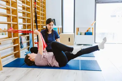 Cum arată o sesiune de kinetoterapie într-un centru modern din Cluj-Napoca