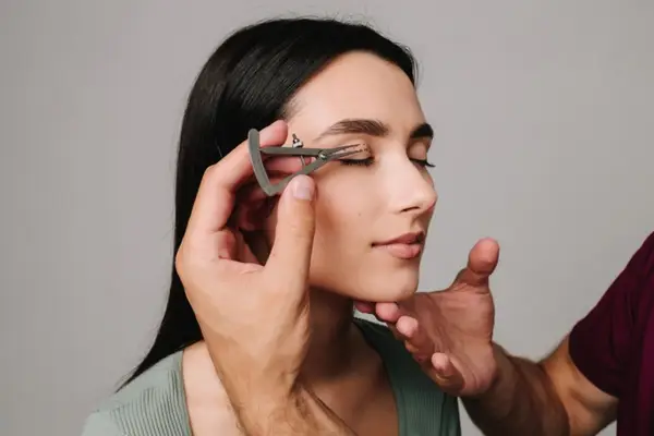 Cum să alegi un specialist pentru blefaroplastie?